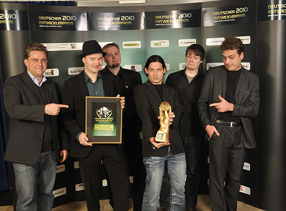 Daniel and Dominik with their borrowed trophies, Daedalic with their intrinsic awesomeness